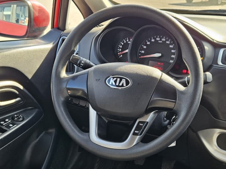 Kia Rio 4 Ex Mt 1.4 año 2015