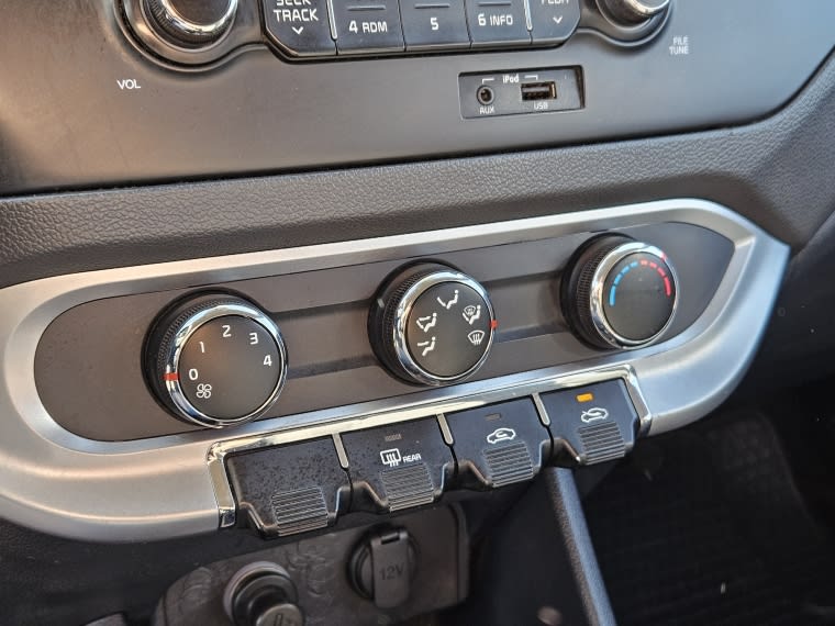 Kia Rio 4 Ex Mt 1.4 año 2015