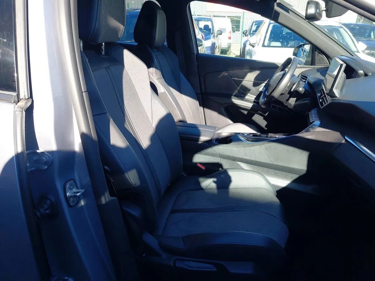 Peugeot 3008 1.5 Allure Pack Bluehdi 130 4x2 Eat8 5p año 2024