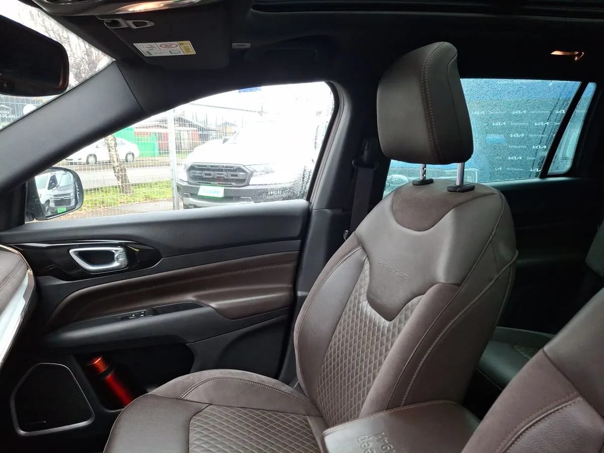 Jeep Commander 2.0t Overland Td380 Dies 4x4 9at 5p año 2023