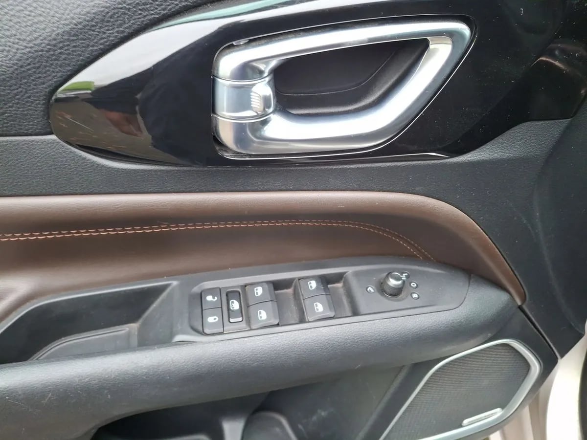 Jeep Commander 2.0t Overland Td380 Dies 4x4 9at 5p año 2023