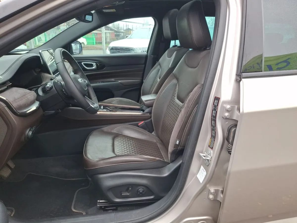 Jeep Commander 2.0t Overland Td380 Dies 4x4 9at 5p año 2023