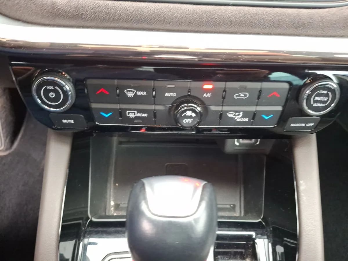Jeep Commander 2.0t Overland Td380 Dies 4x4 9at 5p año 2023
