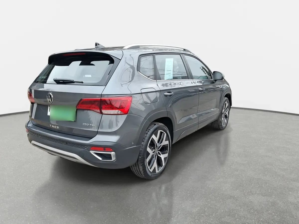 Volkswagen Taos 1.4 Tsi Highline 4x2 At 5p año 2025