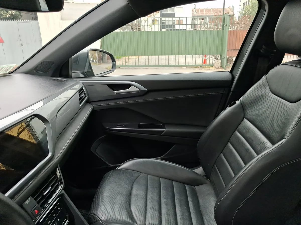 Volkswagen Taos 1.4 Tsi Highline 4x2 At 5p año 2025