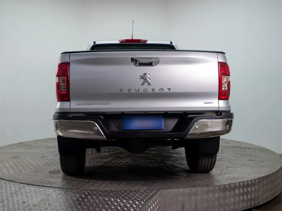 Peugeot Landtrek Landtrek 2.2 Active Bluehdi Diesel 4x4 180hp At 4p año 2025