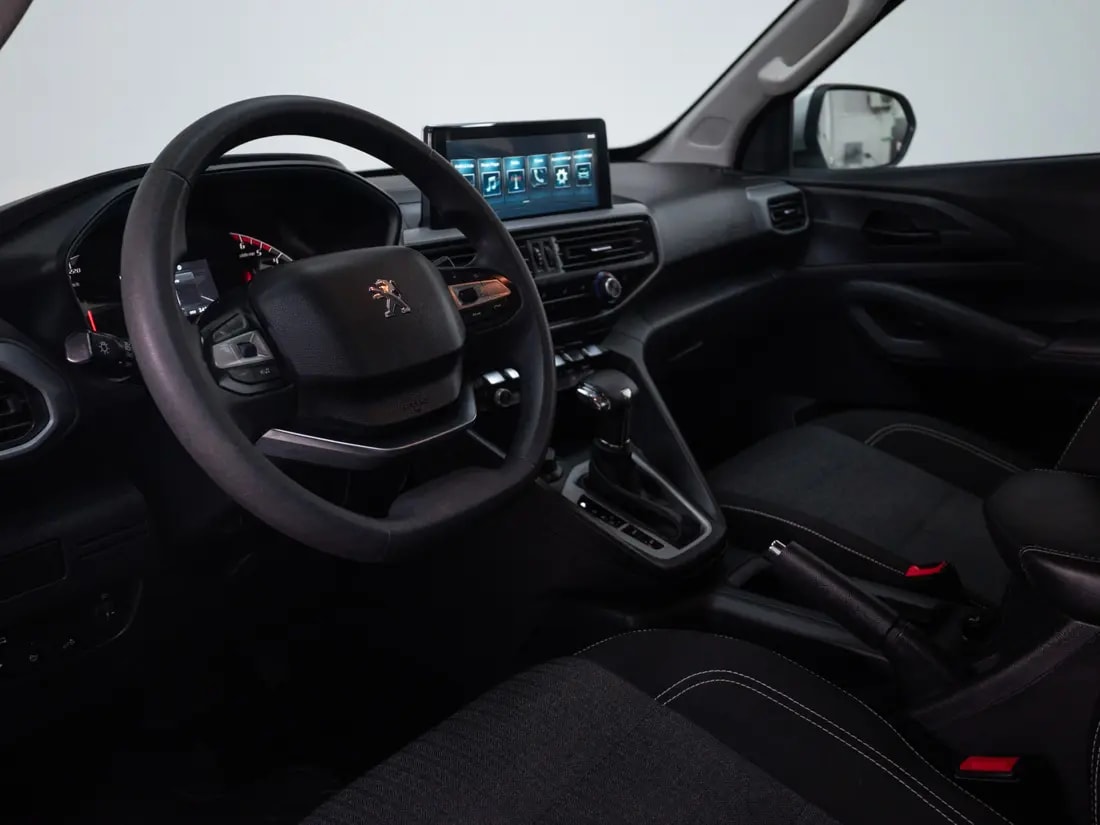 Peugeot Landtrek Landtrek 2.2 Active Bluehdi Diesel 4x4 180hp At 4p año 2025
