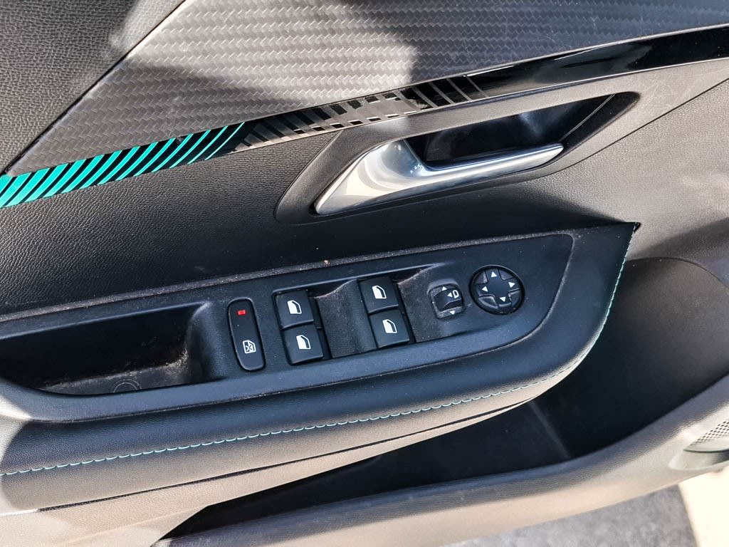 Peugeot 208 Allure año 2023