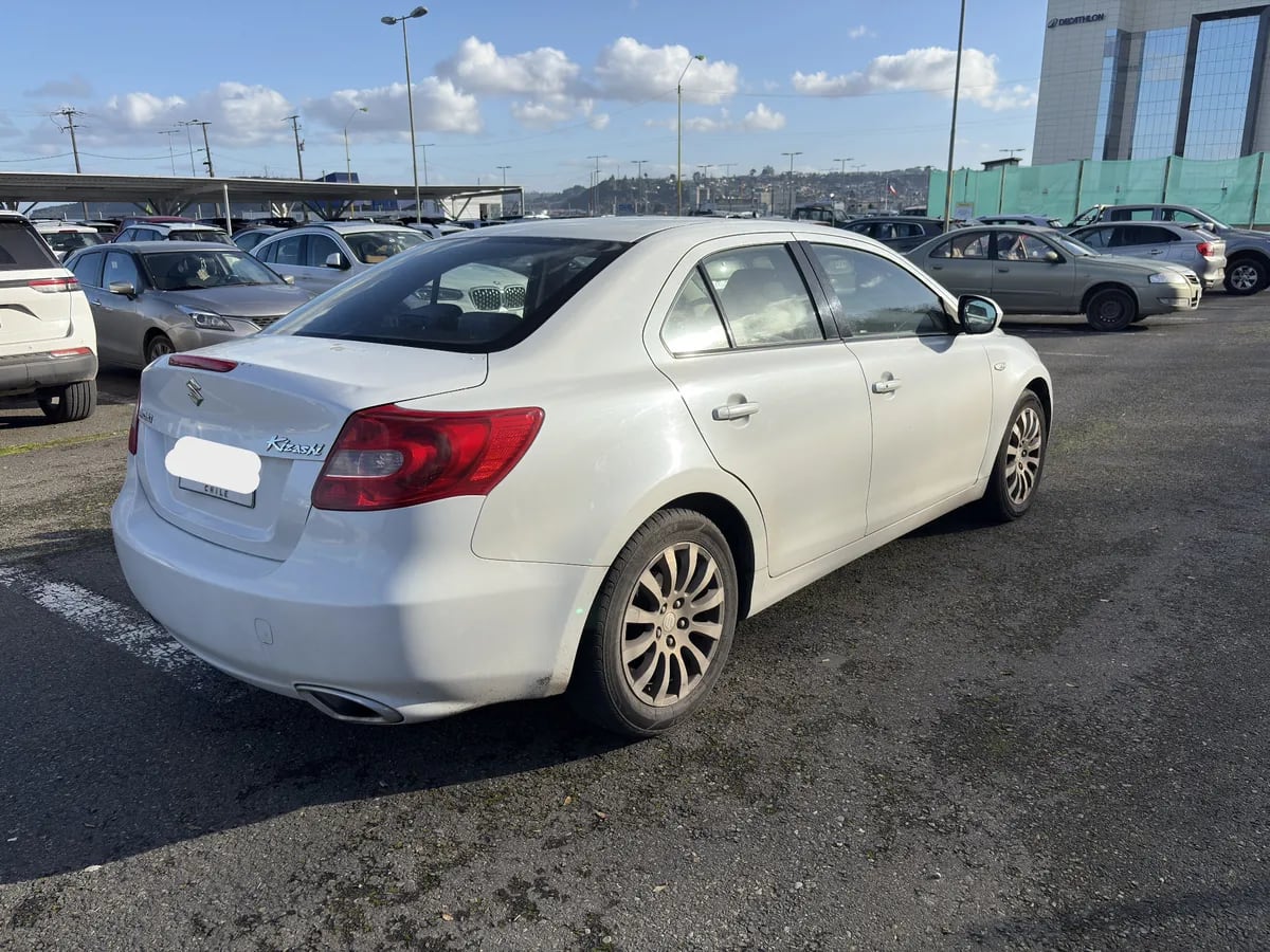 Suzuki Kizashi 2.4 Sedan Glx Mt año 2011