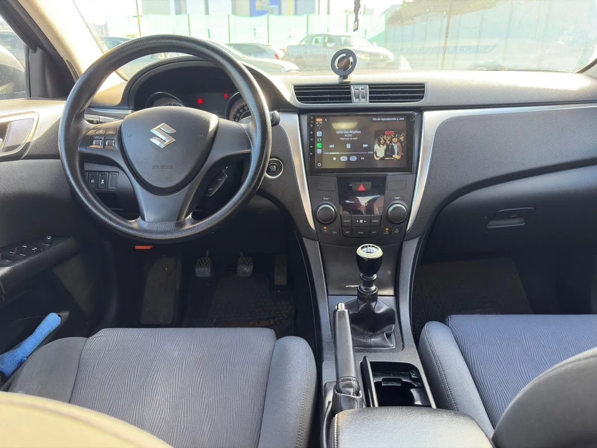 Suzuki Kizashi 2.4 Sedan Glx Mt año 2011