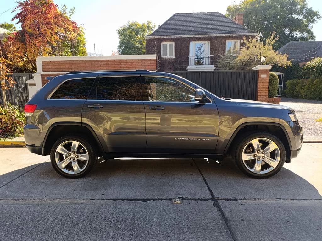 Jeep Grand Cherokee Laredo año 2014