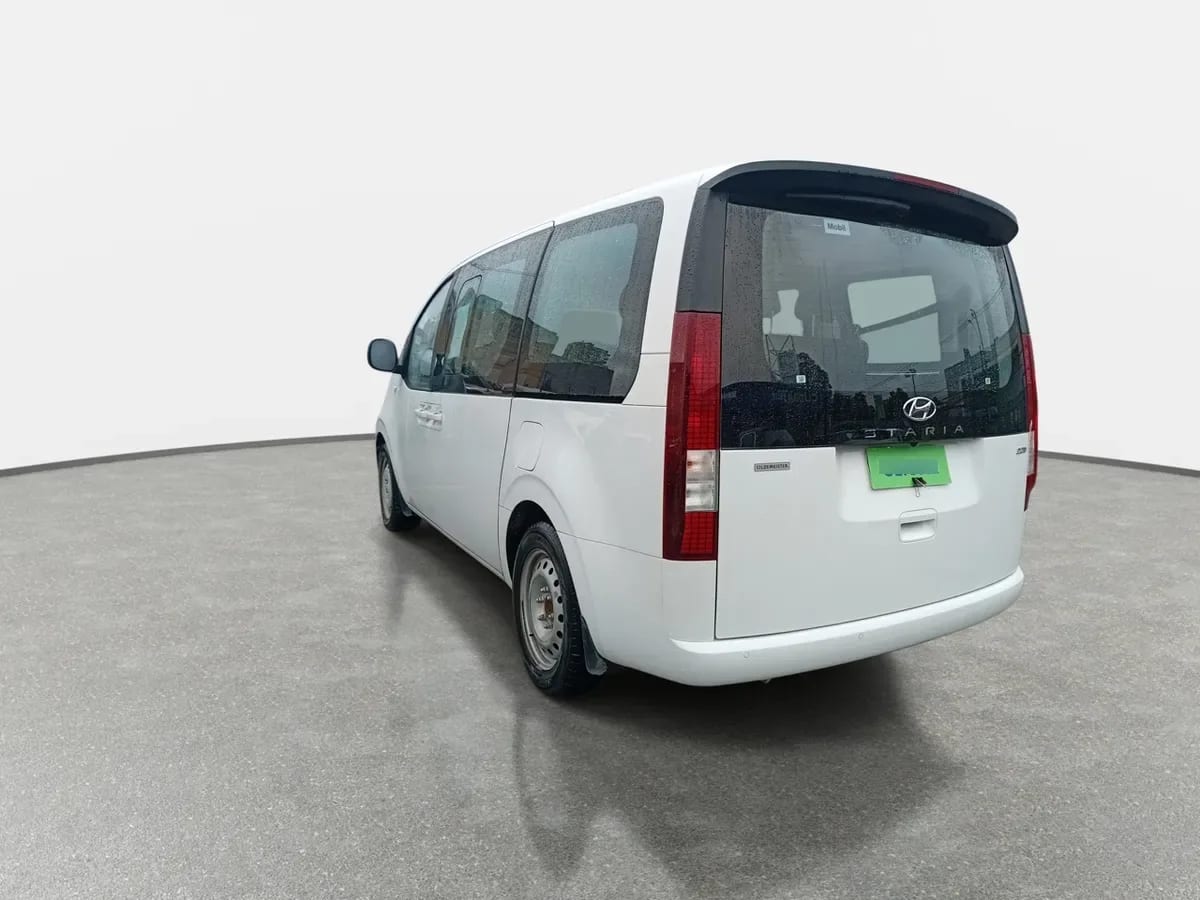 Hyundai Staria 2.2 Us4 Mb Crdi Diesel 2wd 9p At 5p año 2023