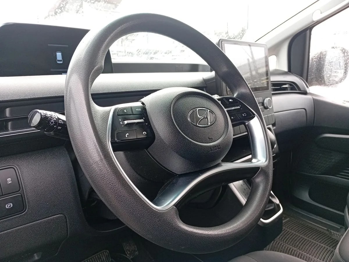 Hyundai Staria 2.2 Us4 Mb Crdi Diesel 2wd 9p At 5p año 2023