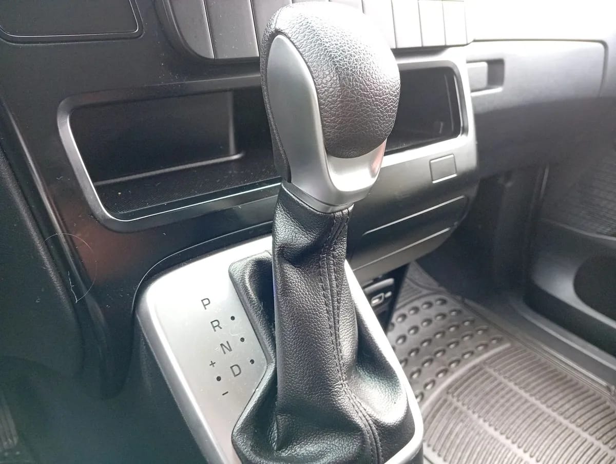 Hyundai Staria 2.2 Us4 Mb Crdi Diesel 2wd 9p At 5p año 2023