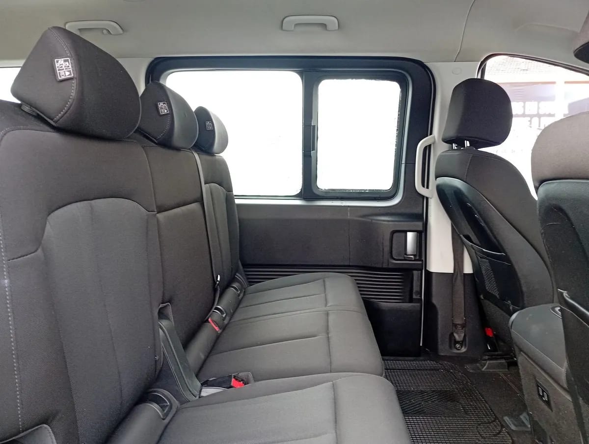 Hyundai Staria 2.2 Us4 Mb Crdi Diesel 2wd 9p At 5p año 2023