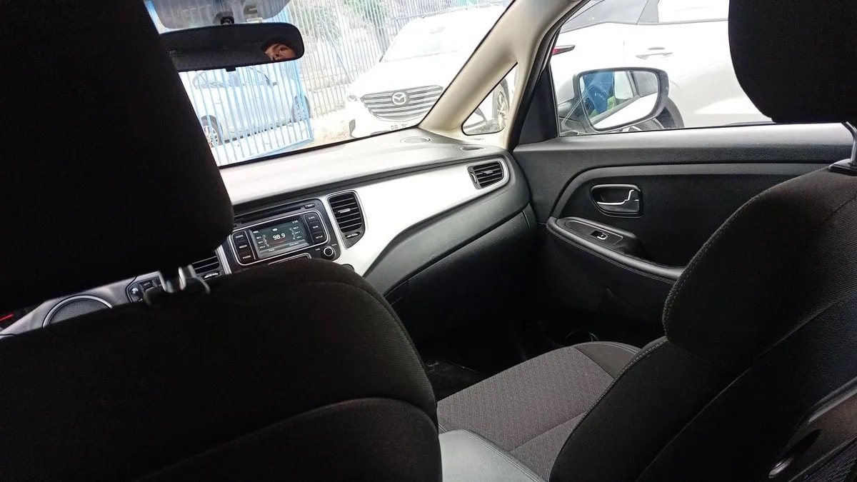 Kia Carens 2.0 Ex Full 4x2 6at 5p año 2018