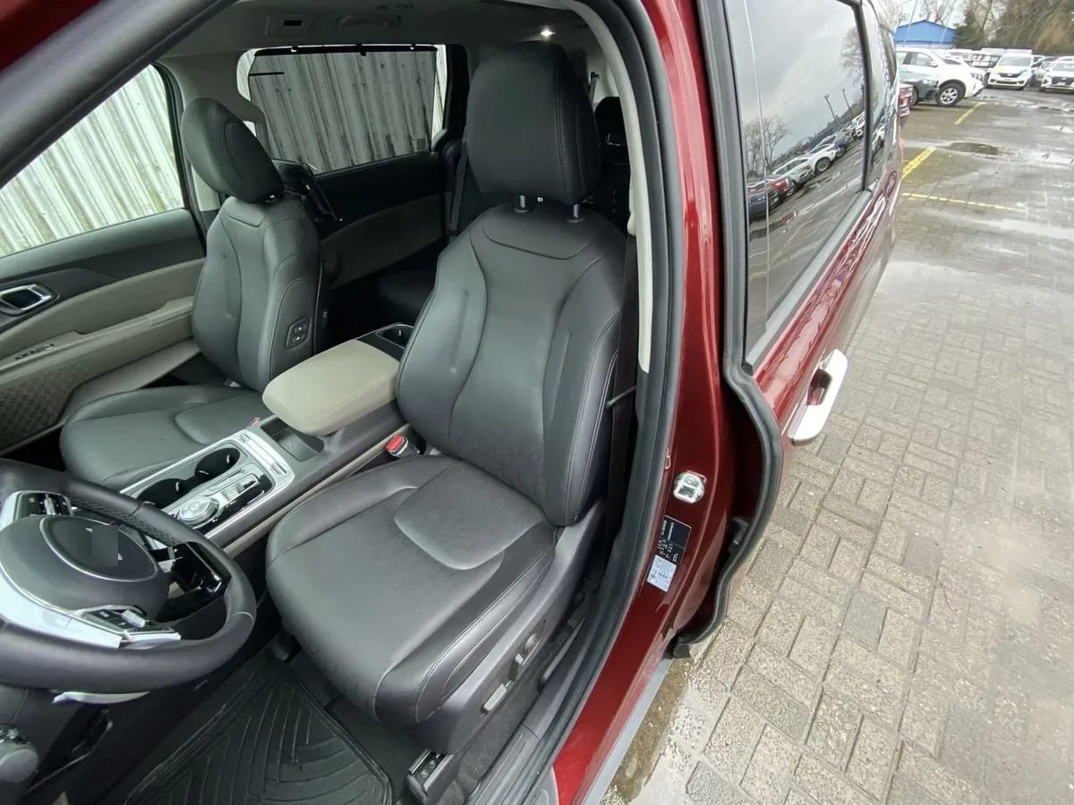 Kia Carnival 3.5 Ex Ltd 4x2 8at 5p año 2025