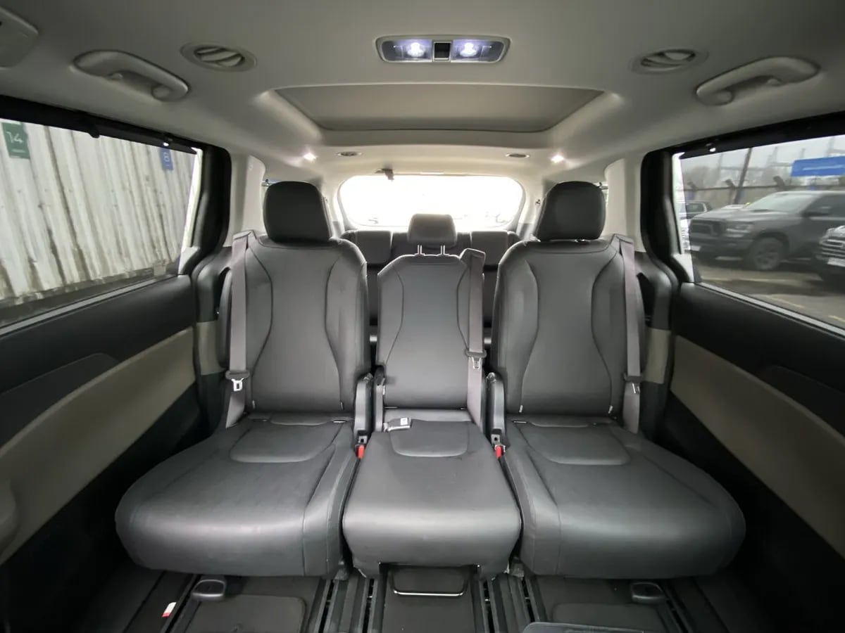 Kia Carnival 3.5 Ex Ltd 4x2 8at 5p año 2025