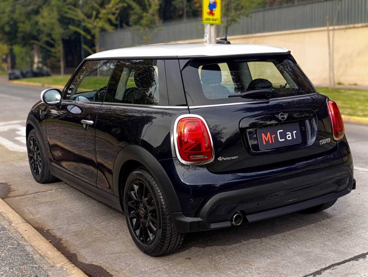 Mini Cooper Essential año 2023