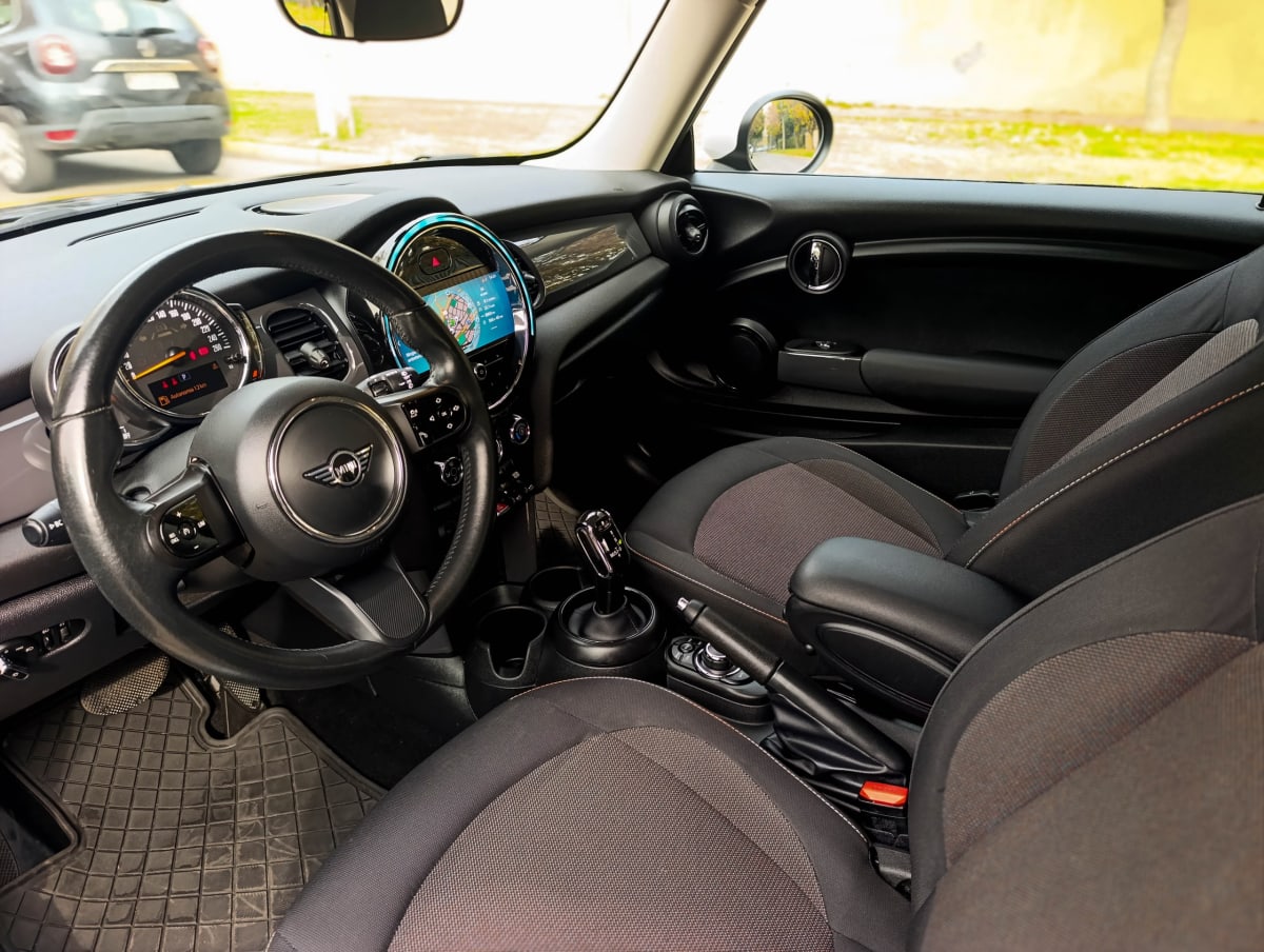 Mini Cooper Essential año 2023