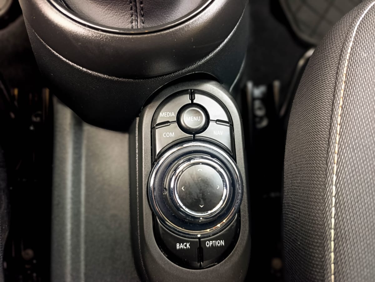 Mini Cooper Essential año 2023