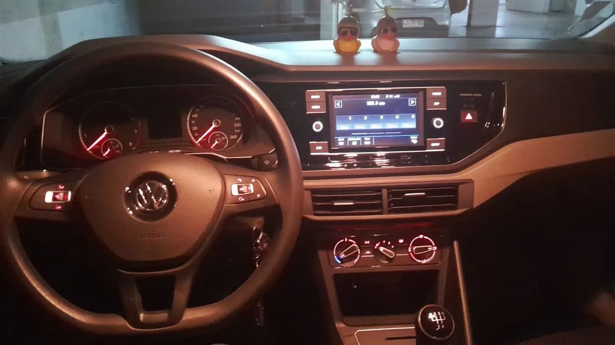 VOLKSWAGEN POLO 1.6 Trendline Mt año 2022