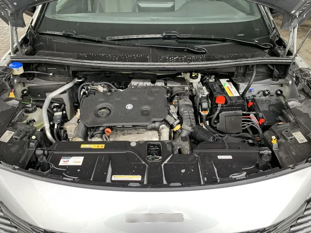 Peugeot 5008 1.5 Allure Pack Bluehdi 130 4x2 Eat8 5p año 2024