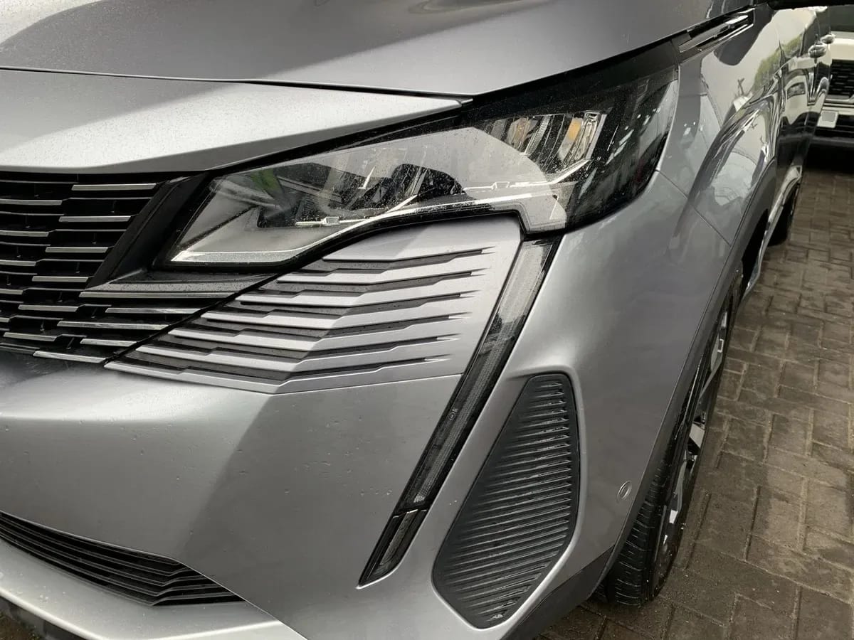 Peugeot 5008 1.5 Allure Pack Bluehdi 130 4x2 Eat8 5p año 2024