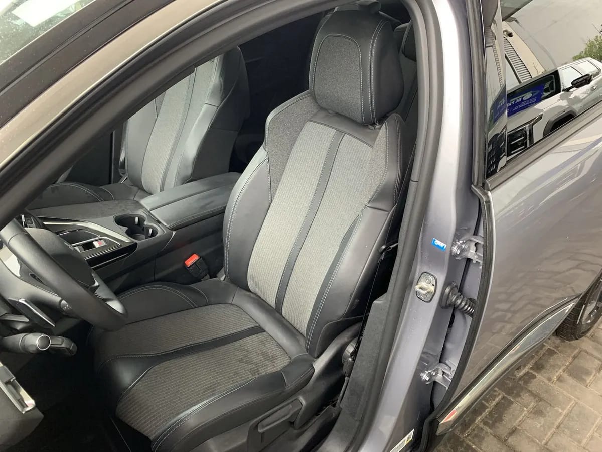 Peugeot 5008 1.5 Allure Pack Bluehdi 130 4x2 Eat8 5p año 2024