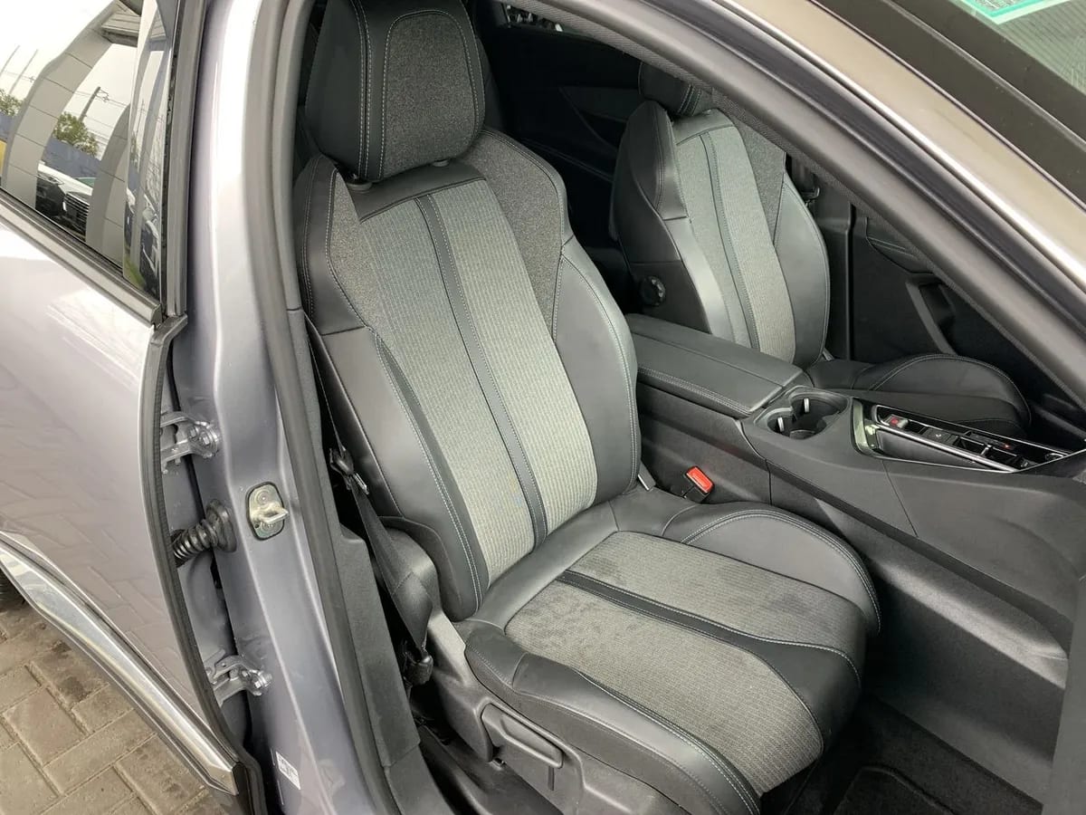 Peugeot 5008 1.5 Allure Pack Bluehdi 130 4x2 Eat8 5p año 2024