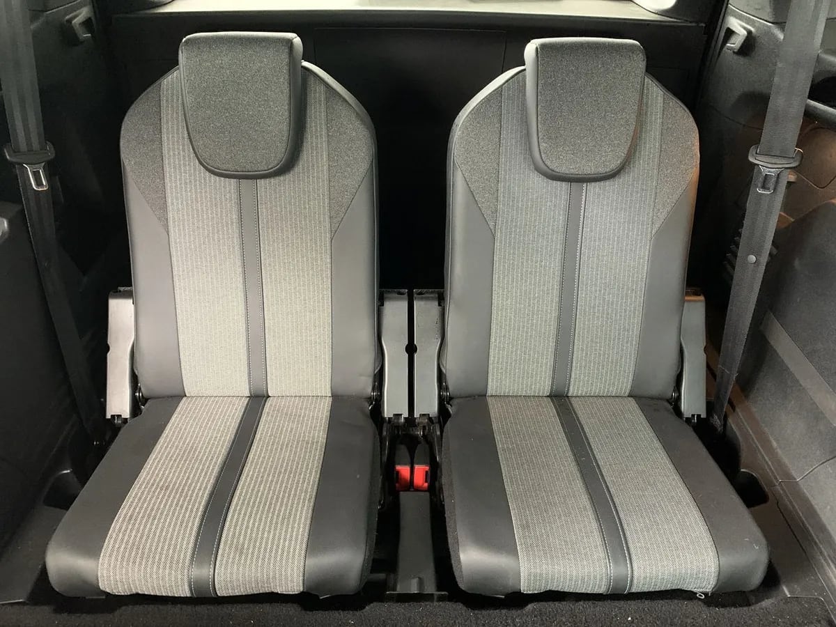 Peugeot 5008 1.5 Allure Pack Bluehdi 130 4x2 Eat8 5p año 2024