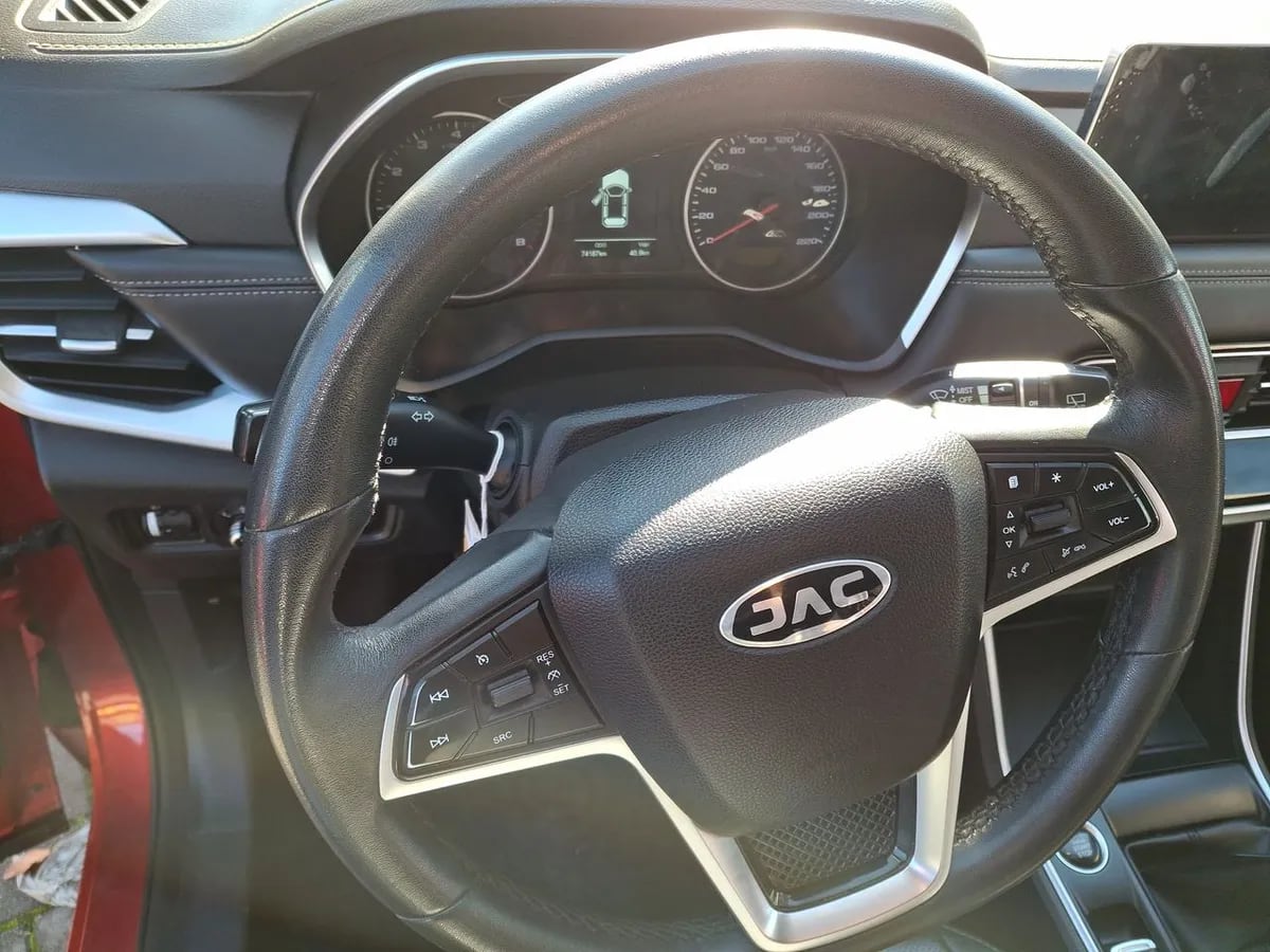 JAC Js8 1.5 Luxury Se 4x2 6mt 5p año 2023