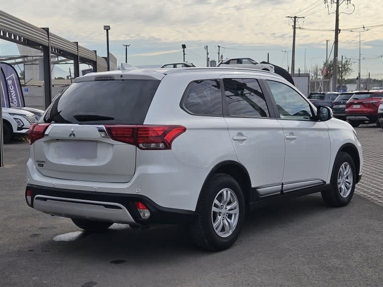 Mitsubishi Outlander Glx At 4x2 2.0 año 2023