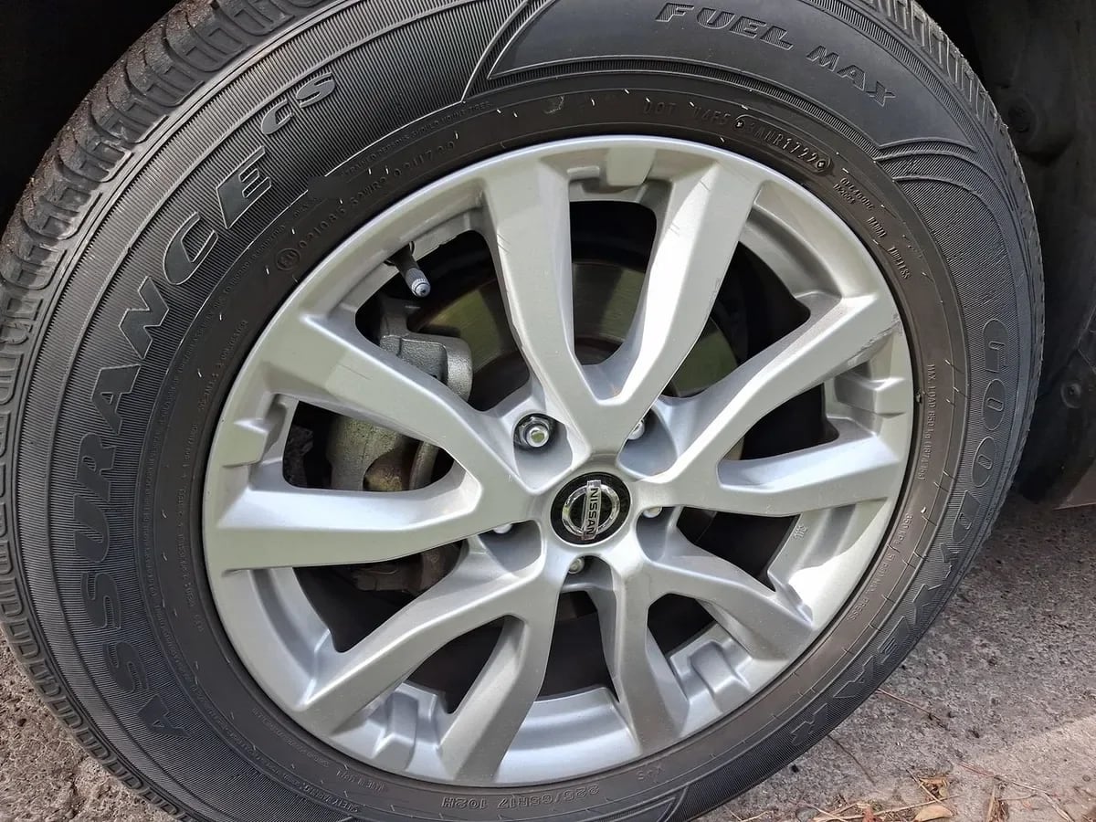 Nissan X-Trail 2.5 Sense 4x2 2row Cvt At 5p año 2023