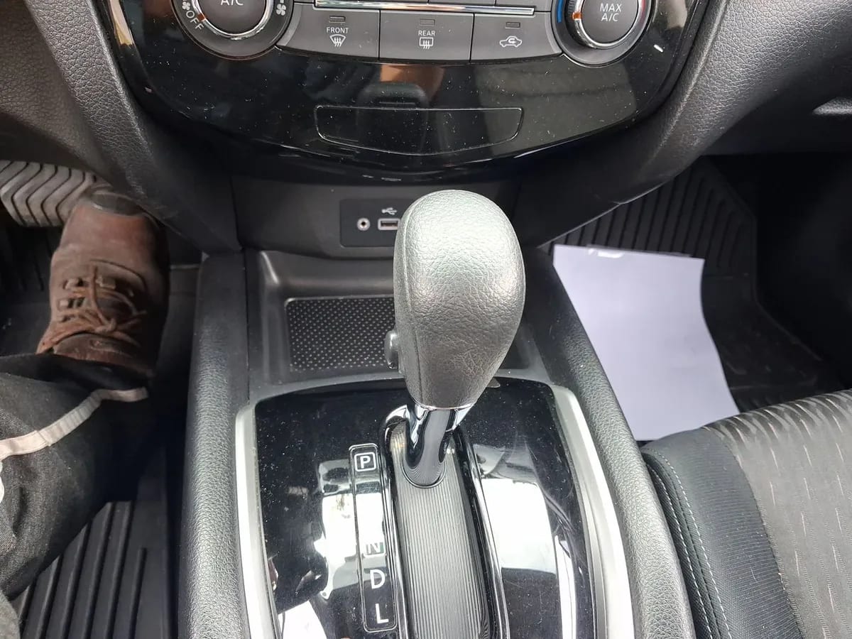 Nissan X-Trail 2.5 Sense 4x2 2row Cvt At 5p año 2023