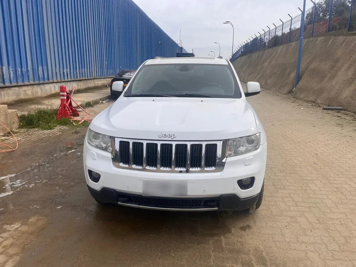 JEEP GRAND CHEROKEE 3.6 Limited At 4x2 año 2013