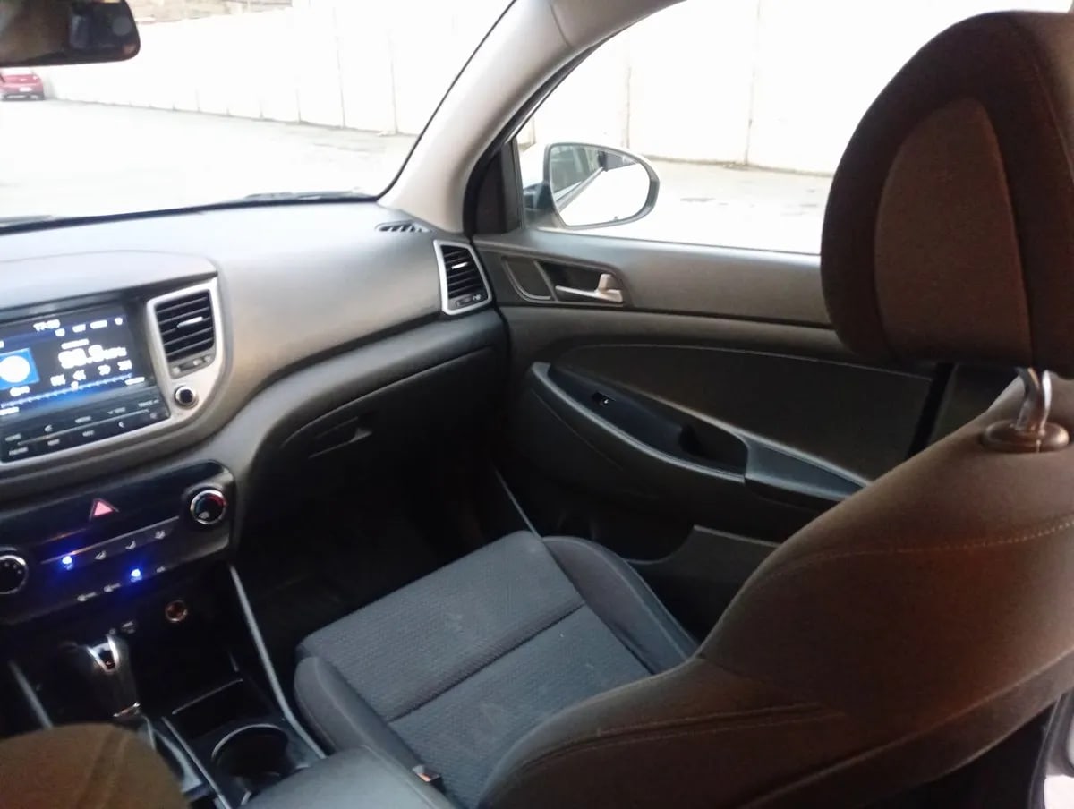 Hyundai Tucson 2.0 Gl Advance Nav 4x2 6at 5p año 2017