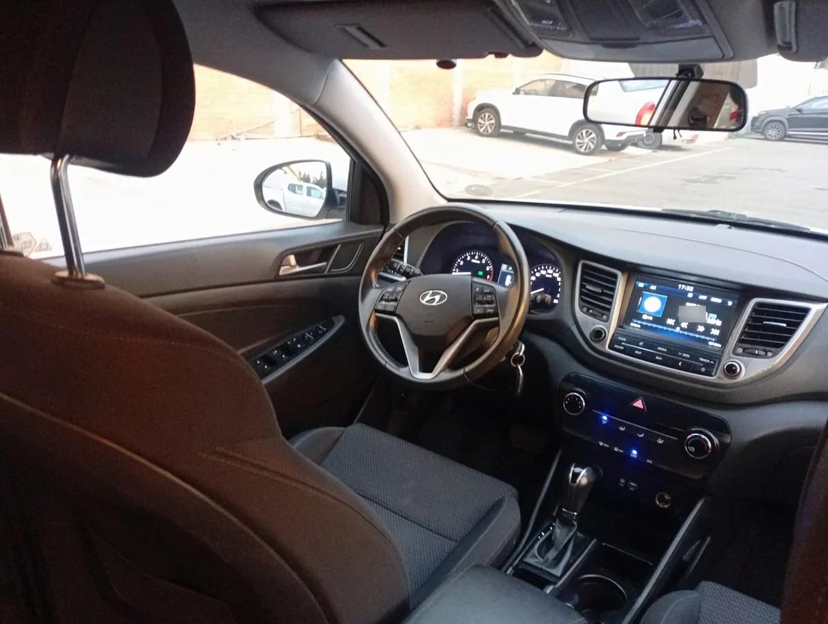Hyundai Tucson 2.0 Gl Advance Nav 4x2 6at 5p año 2017