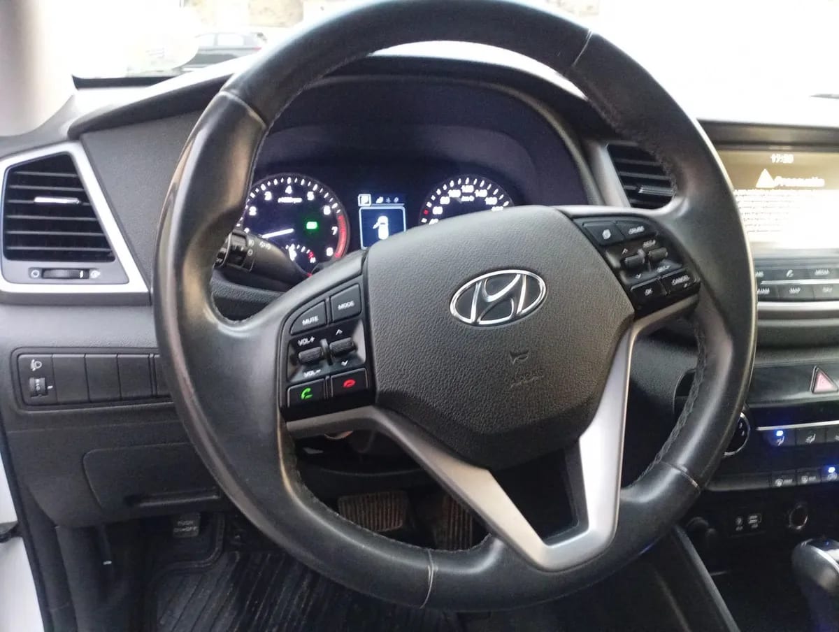 Hyundai Tucson 2.0 Gl Advance Nav 4x2 6at 5p año 2017
