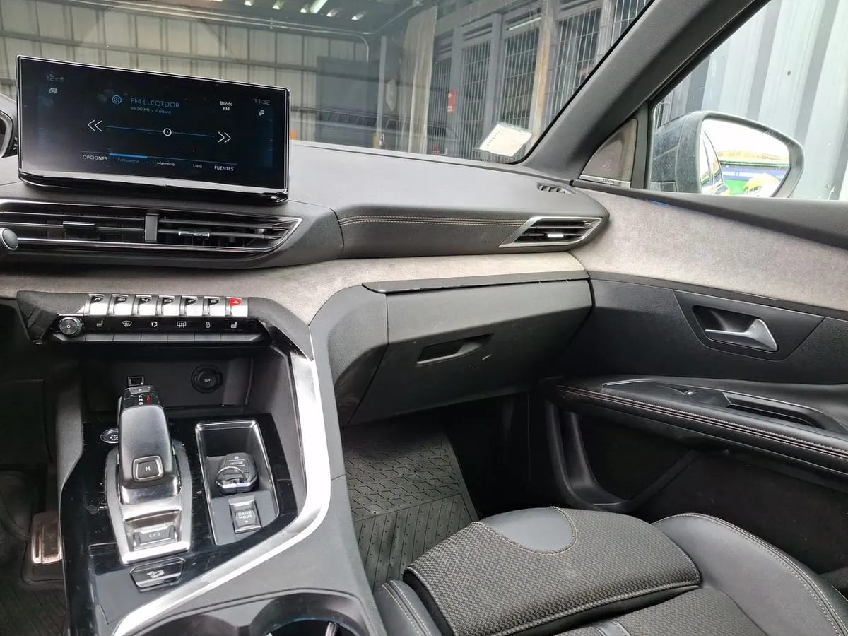 Peugeot 5008 1.6 Gt Puretech 180 4x2 Eat8 5p año 2023