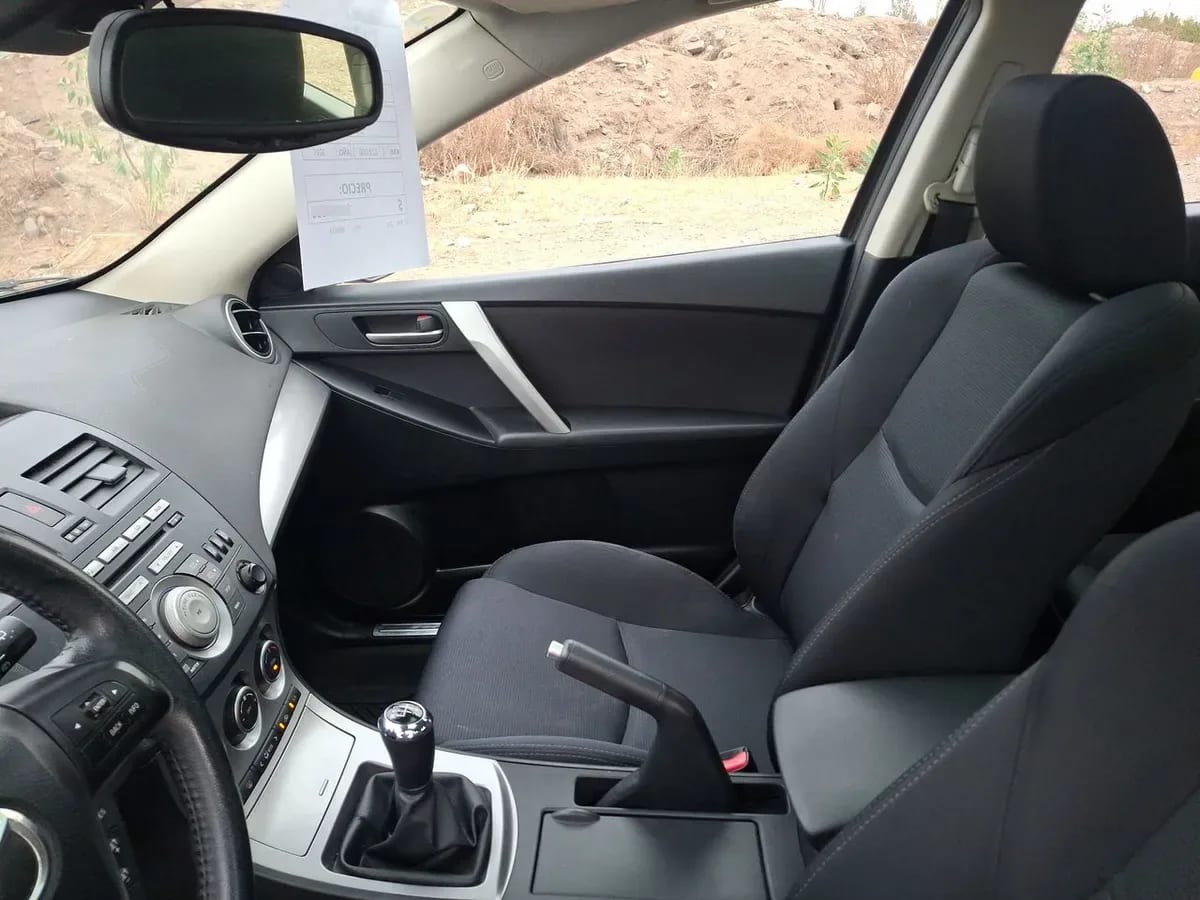 Mazda 3 2.0 Sport R 4x2 Te Mt 5p año 2011