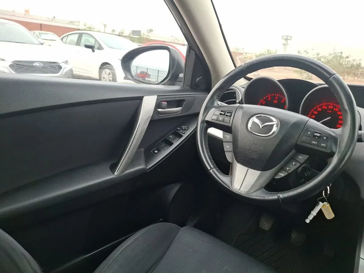 Mazda 3 2.0 Sport R 4x2 Te Mt 5p año 2011