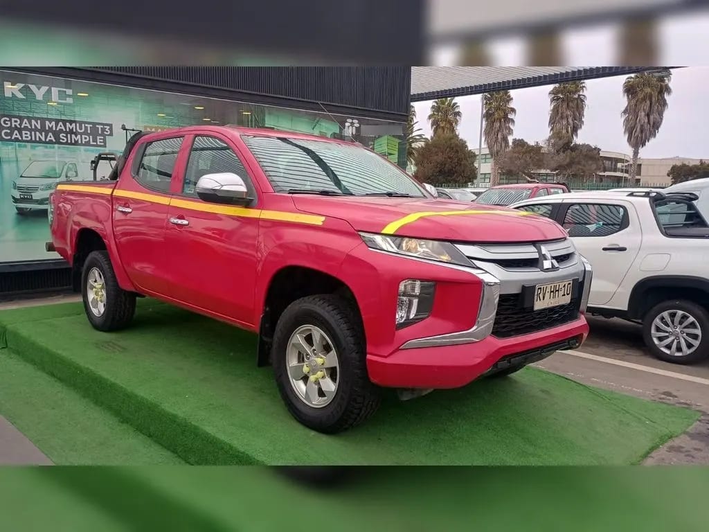Mitsubishi L200 2.4 Katana Dob. Cab. 4x4 Mt 4p año 2022