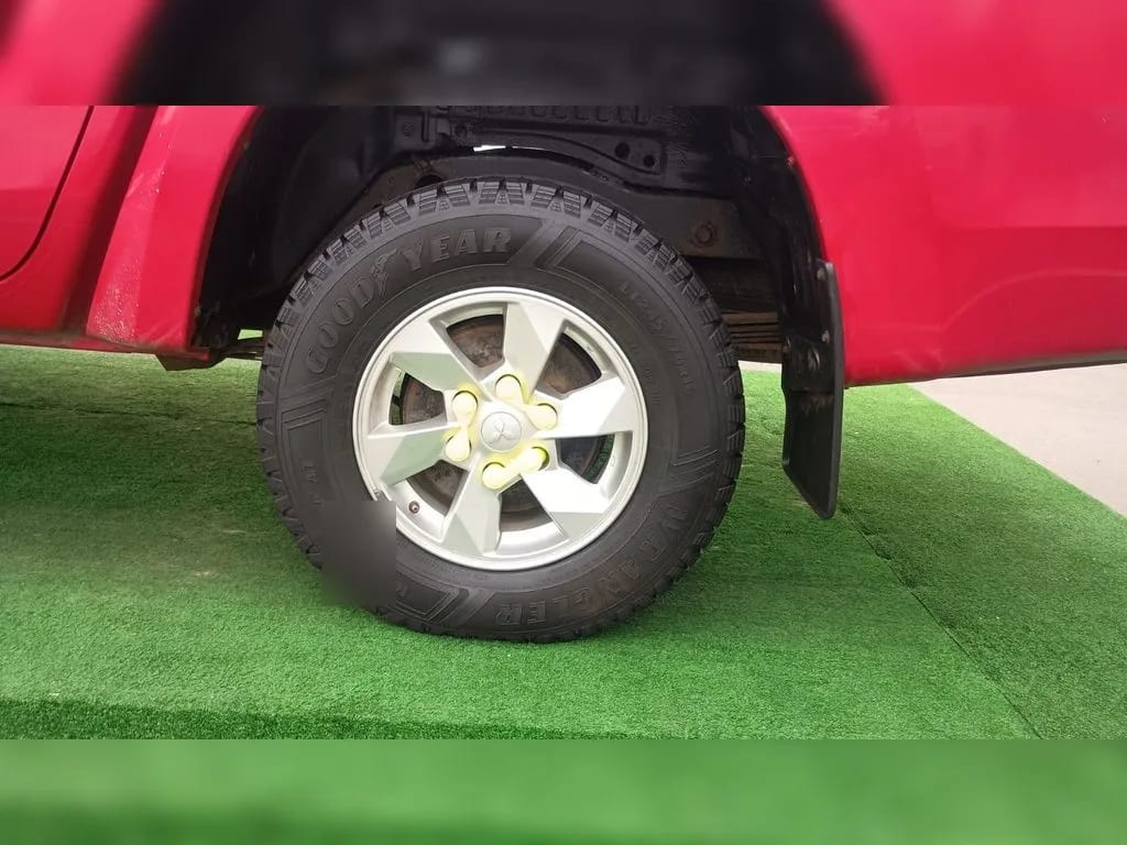 Mitsubishi L200 2.4 Katana Dob. Cab. 4x4 Mt 4p año 2022