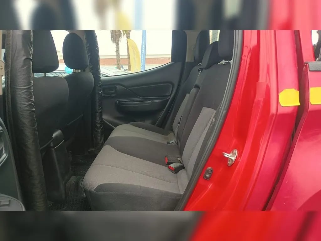 Mitsubishi L200 2.4 Katana Dob. Cab. 4x4 Mt 4p año 2022