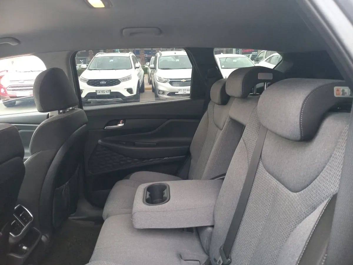 Hyundai Santa Fe 2.5 Plus Fl 4x2 At 5p año 2022