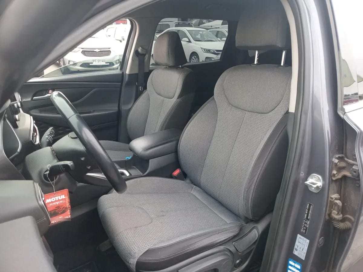 Hyundai Santa Fe 2.5 Plus Fl 4x2 At 5p año 2022