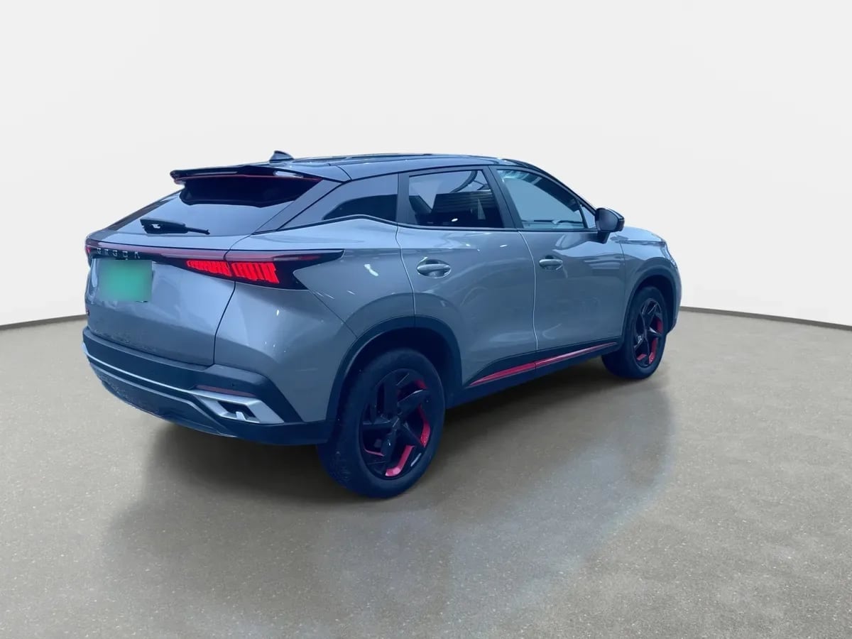 Omoda C5 1.5t Luxury 4x2 Cvt At 5p año 2025