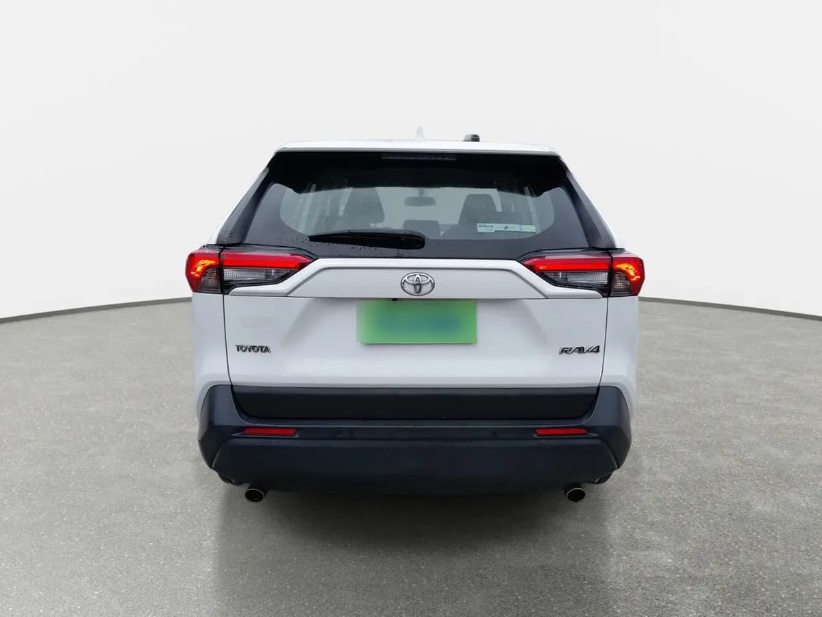 Toyota Rav 4 2.0 Le 4x2 Mt 5p año 2022