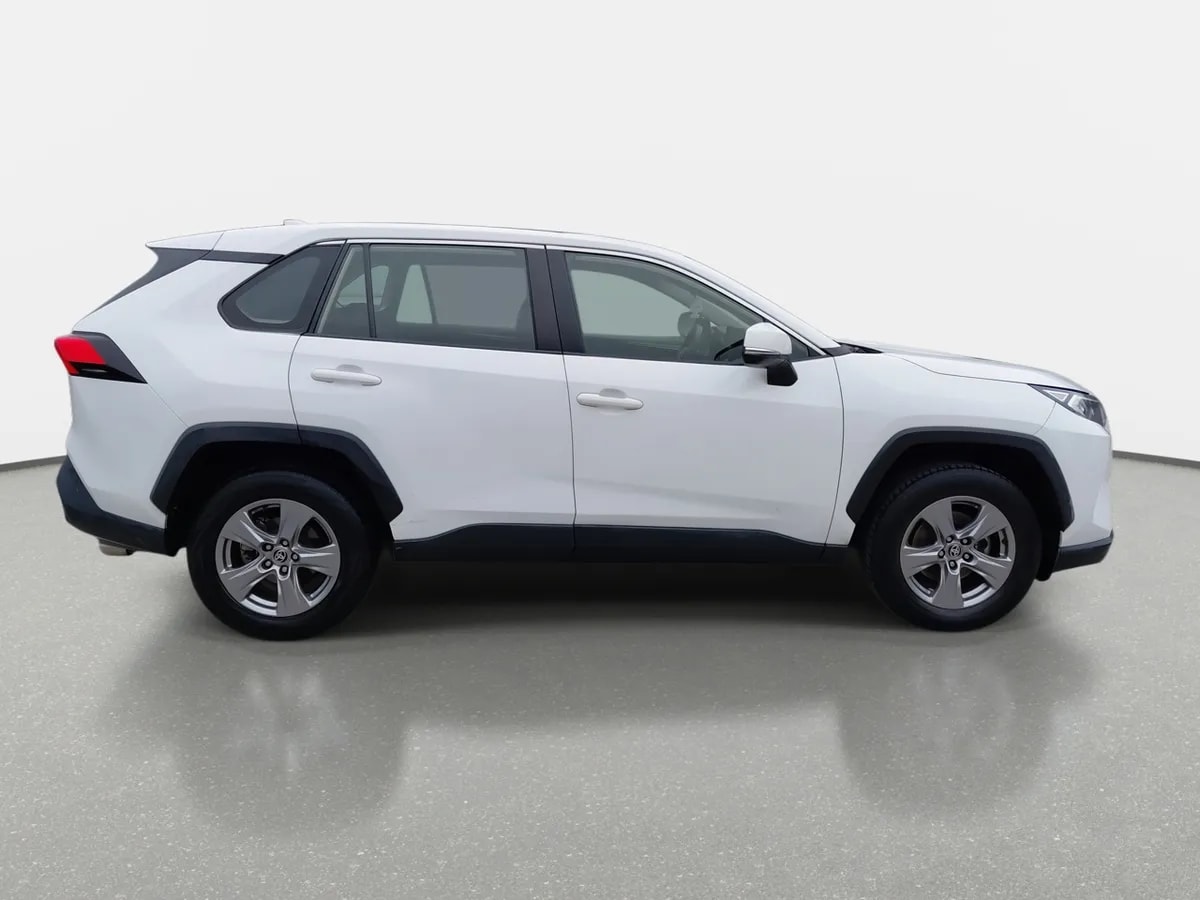 Toyota Rav 4 2.0 Le 4x2 Mt 5p año 2022
